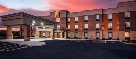 Super 8 by Wyndham St Louis North Exterior