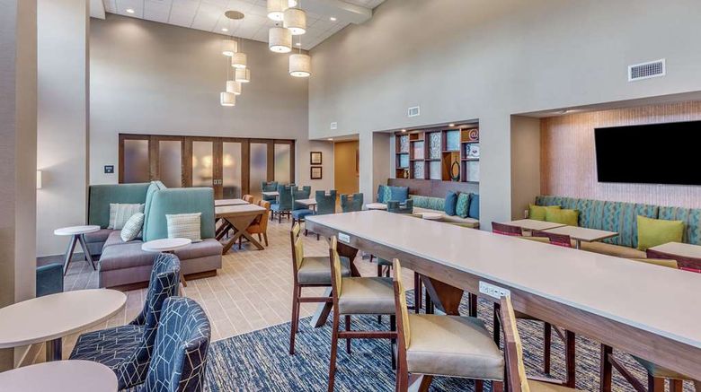 <b>Hampton Inn & Suites Saraland/Mobile Lobby</b>. Images powered by <a href="https://iceportal.shijigroup.com/" title="IcePortal" target="_blank">IcePortal</a>.