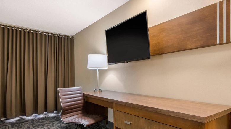 <b>Quality Inn & Conference Centre Room</b>. Images powered by <a href="https://iceportal.shijigroup.com/" title="IcePortal" target="_blank">IcePortal</a>.