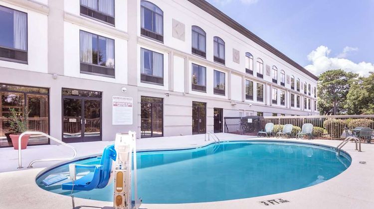 La Quinta Inn and Suites Albany Pool
