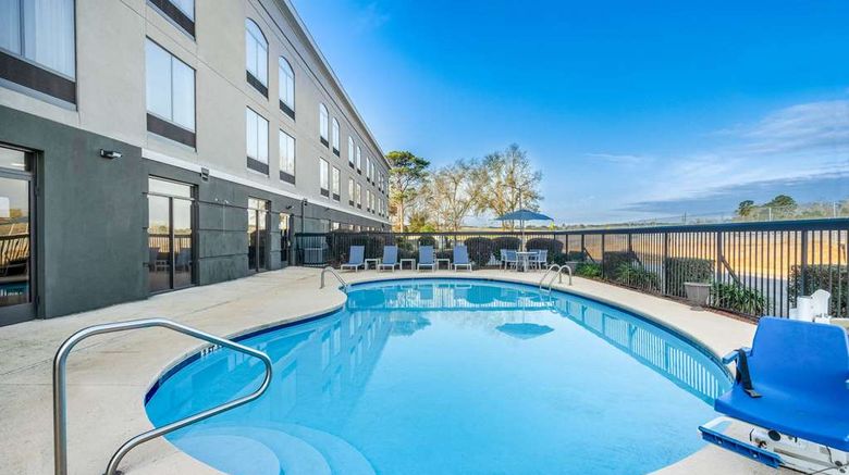 <b>La Quinta Inn and Suites Albany Pool</b>. Images powered by <a href="https://iceportal.shijigroup.com/" title="IcePortal" target="_blank">IcePortal</a>.