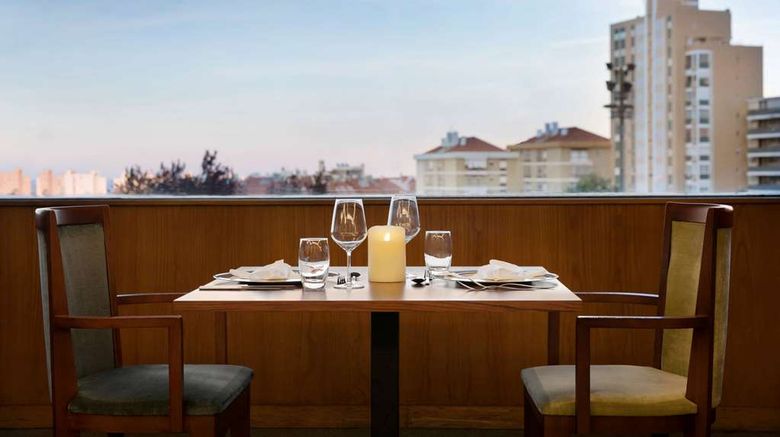 <b>Ramada Lisbon Restaurant</b>. Images powered by <a href="https://iceportal.shijigroup.com/" title="IcePortal" target="_blank">IcePortal</a>.