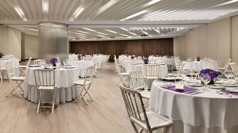 <b>Ramada Lisbon Ballroom</b>. Images powered by <a href="https://iceportal.shijigroup.com/" title="IcePortal" target="_blank">IcePortal</a>.