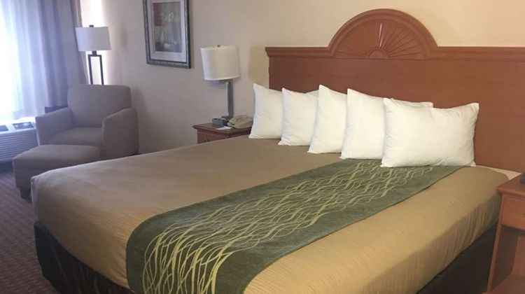 Super 8 by Wyndham Great Bend Room