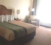 Super 8 by Wyndham Great Bend Room