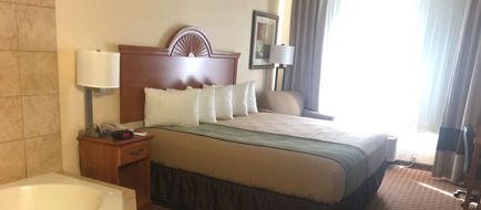 Super 8 by Wyndham Great Bend Room