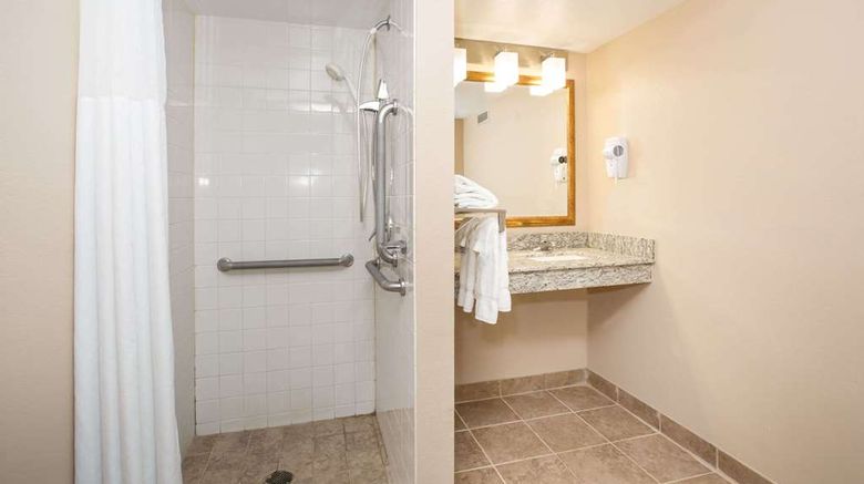 <b>AmericInn by Wyndham Sioux City Room</b>. Images powered by <a href="https://iceportal.shijigroup.com/" title="IcePortal" target="_blank">IcePortal</a>.