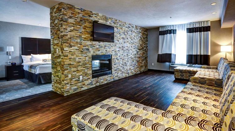Home Inn & Suites Swift Current Exterior