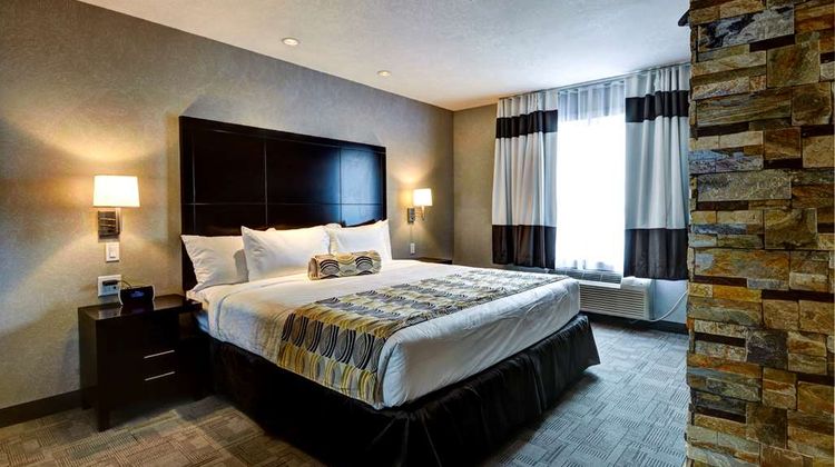 Home Inn & Suites Swift Current Exterior