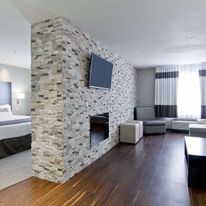 Home Inn & Suites Regina Airport Hotel
