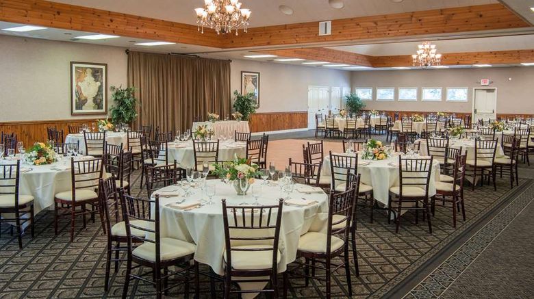 <b>Cambria Pines Lodge Room</b>. Images powered by <a href="https://iceportal.shijigroup.com/" title="IcePortal" target="_blank">IcePortal</a>.