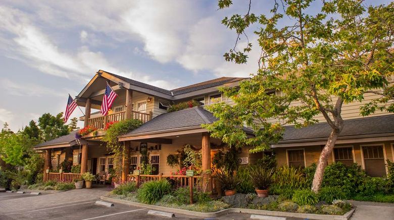 <b>Cambria Pines Lodge Suite</b>. Images powered by <a href="https://iceportal.shijigroup.com/" title="IcePortal" target="_blank">IcePortal</a>.