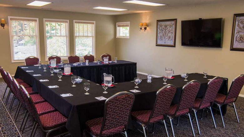 <b>Cambria Pines Lodge Spa</b>. Images powered by <a href="https://iceportal.shijigroup.com/" title="IcePortal" target="_blank">IcePortal</a>.