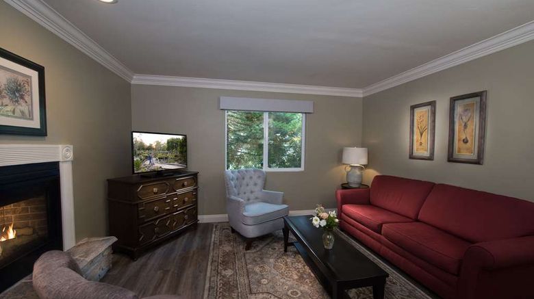 <b>Cambria Pines Lodge Suite</b>. Images powered by <a href="https://iceportal.shijigroup.com/" title="IcePortal" target="_blank">IcePortal</a>.