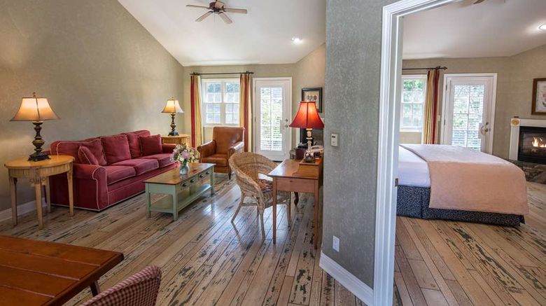 <b>Cambria Pines Lodge Suite</b>. Images powered by <a href="https://iceportal.shijigroup.com/" title="IcePortal" target="_blank">IcePortal</a>.