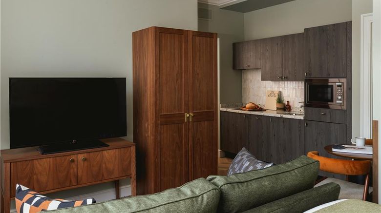 <b>Native Glasgow Suite</b>. Images powered by <a href="https://iceportal.shijigroup.com/" title="IcePortal" target="_blank">IcePortal</a>.