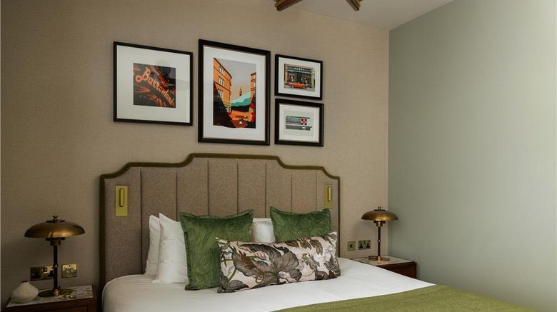 <b>Native Glasgow Suite</b>. Images powered by <a href="https://iceportal.shijigroup.com/" title="IcePortal" target="_blank">IcePortal</a>.