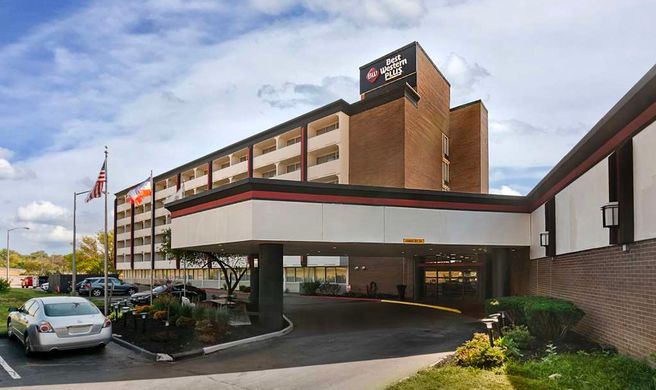 Best Western Premier KC Sports Complex Exterior
