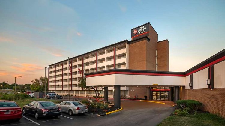 Best Western Premier KC Sports Complex Exterior