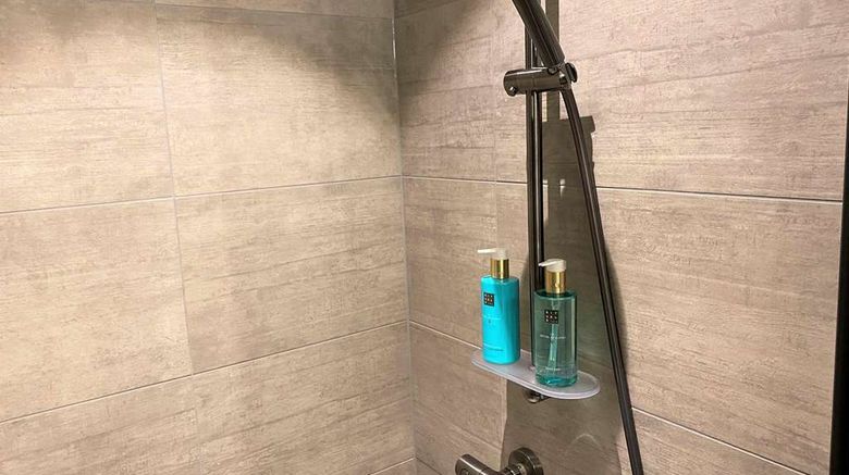 <b>Skyline Airport Hotel Room</b>. Images powered by <a href="https://iceportal.shijigroup.com/" title="IcePortal" target="_blank">IcePortal</a>.