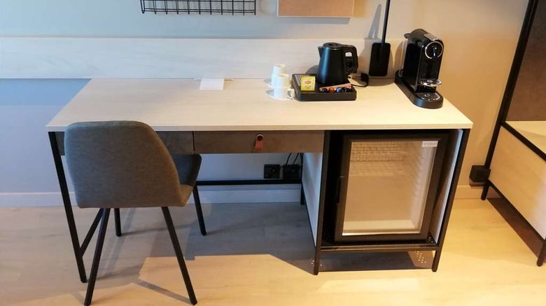 <b>Skyline Airport Hotel Room</b>. Images powered by <a href="https://iceportal.shijigroup.com/" title="IcePortal" target="_blank">IcePortal</a>.