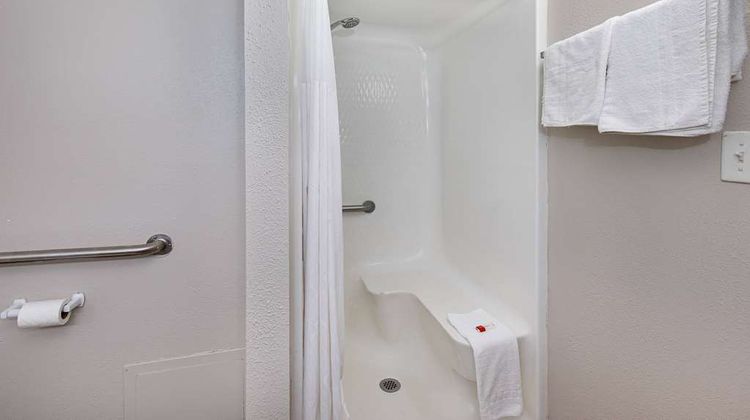 Days Inn by Wyndham Knoxville North Room