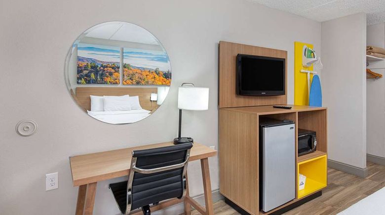 <b>Days Inn by Wyndham Knoxville North Room</b>. Images powered by <a href="https://iceportal.shijigroup.com/" title="IcePortal" target="_blank">IcePortal</a>.