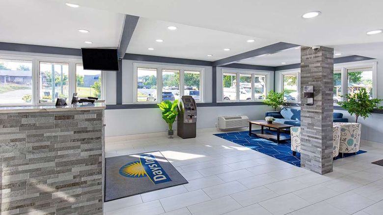 <b>Days Inn by Wyndham Knoxville North Lobby</b>. Images powered by <a href="https://iceportal.shijigroup.com/" title="IcePortal" target="_blank">IcePortal</a>.