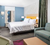 Home2 Suites by Hilton Newark Airport Room
