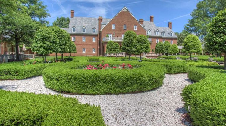 The Founders Inn and Spa Exterior