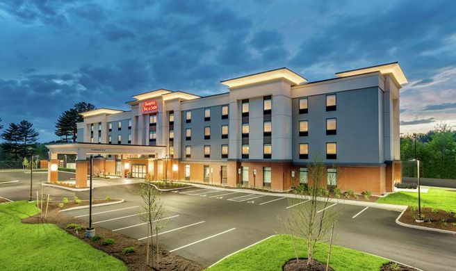 Hampton Inn & Suites Kittery Exterior