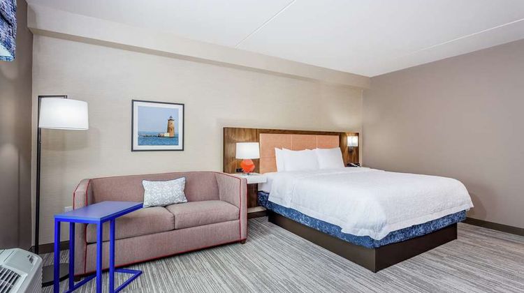 Hampton Inn & Suites Kittery Room