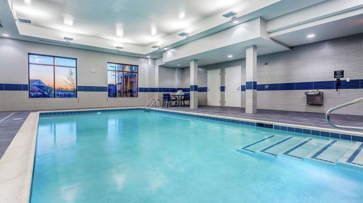 Hampton Inn & Suites Kittery Pool