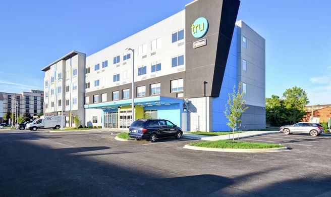 Tru by Hilton Louisville Airport Exterior