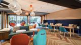 Tru by Hilton Louisville Airport Lobby