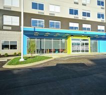 Tru by Hilton Louisville Airport Exterior