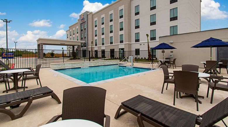 <b>Comfort Suites Humble Pool</b>. Images powered by <a href="https://iceportal.shijigroup.com/" title="IcePortal" target="_blank">IcePortal</a>.