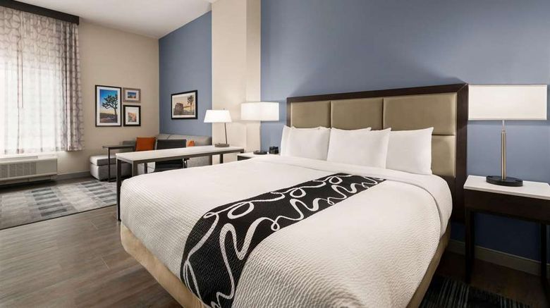 <b>La Quinta Inn & Suites San Bernardino Suite</b>. Images powered by <a href="https://iceportal.shijigroup.com/" title="IcePortal" target="_blank">IcePortal</a>.