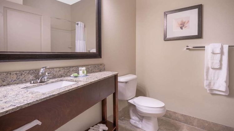 AmericInn by Wyndham Windom Room