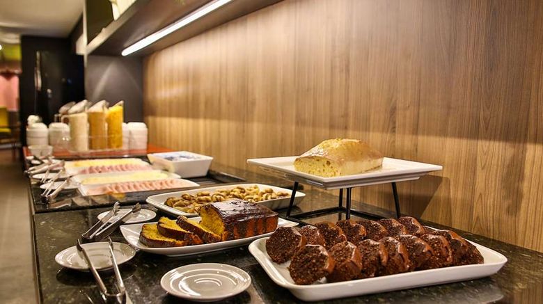 <b>Quality Hotel Blumenau Restaurant</b>. Images powered by <a href="https://iceportal.shijigroup.com/" title="IcePortal" target="_blank">IcePortal</a>.