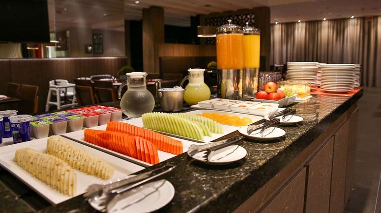 <b>Quality Hotel Blumenau Restaurant</b>. Images powered by <a href="https://iceportal.shijigroup.com/" title="IcePortal" target="_blank">IcePortal</a>.