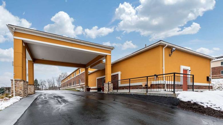 <b>Quality Inn Coraopolis Exterior</b>. Images powered by <a href="https://iceportal.shijigroup.com/" title="IcePortal" target="_blank">IcePortal</a>.