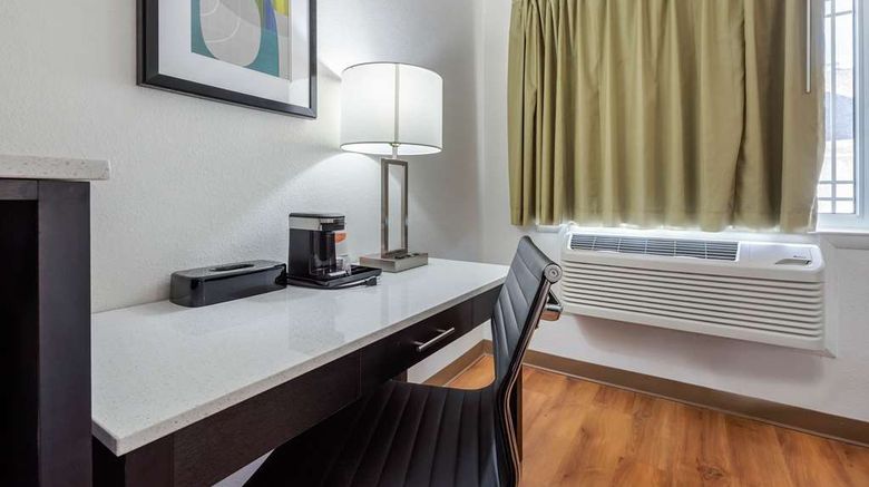 <b>Quality Inn Coraopolis Room</b>. Images powered by <a href="https://iceportal.shijigroup.com/" title="IcePortal" target="_blank">IcePortal</a>.