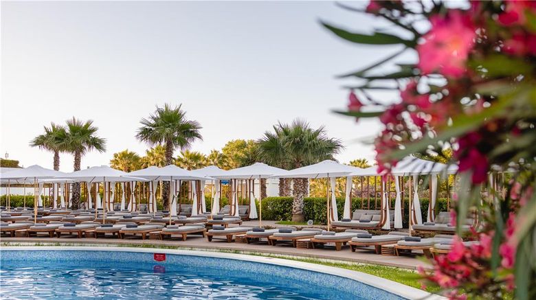 <b>Radisson Collection Paradise Resort/Spa Pool</b>. Images powered by <a href="https://iceportal.shijigroup.com/" title="IcePortal" target="_blank">IcePortal</a>.