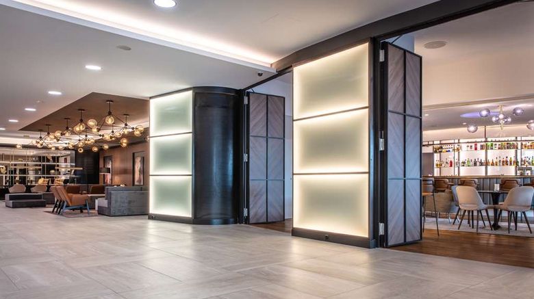 <b>Radisson Blu Hotel Basel Lobby</b>. Images powered by <a href="https://iceportal.shijigroup.com/" title="IcePortal" target="_blank">IcePortal</a>.