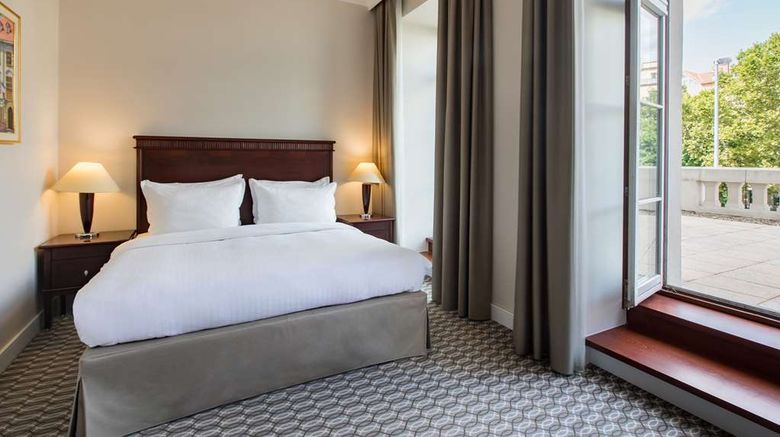 <b>Radisson Blu Carlton Hotel Room</b>. Images powered by <a href="https://iceportal.shijigroup.com/" title="IcePortal" target="_blank">IcePortal</a>.