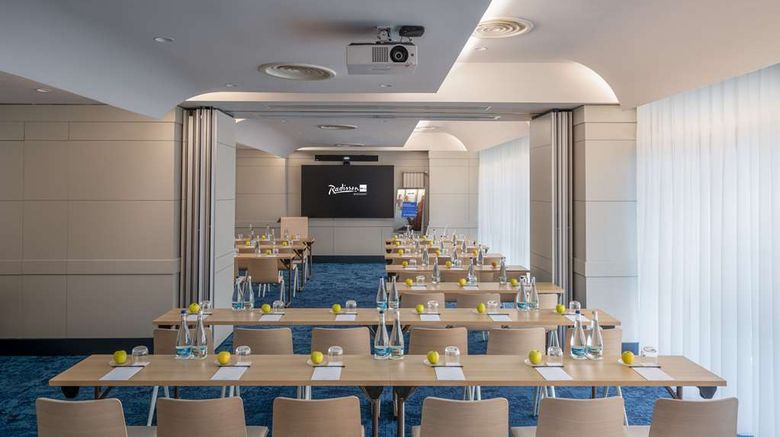 <b>Radisson Blu Hotel Bucharest Meeting</b>. Images powered by <a href="https://iceportal.shijigroup.com/" title="IcePortal" target="_blank">IcePortal</a>.