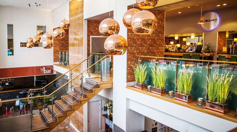 <b>Radisson Blu Hotel, Cardiff Lobby</b>. Images powered by <a href="https://iceportal.shijigroup.com/" title="IcePortal" target="_blank">IcePortal</a>.