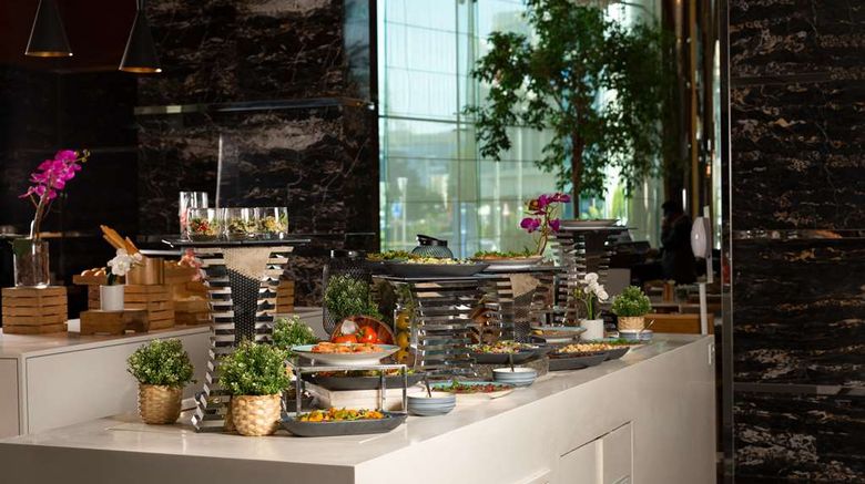 <b>Radisson Blu Hotel, Dubai Media City Restaurant</b>. Images powered by <a href="https://iceportal.shijigroup.com/" title="IcePortal" target="_blank">IcePortal</a>.