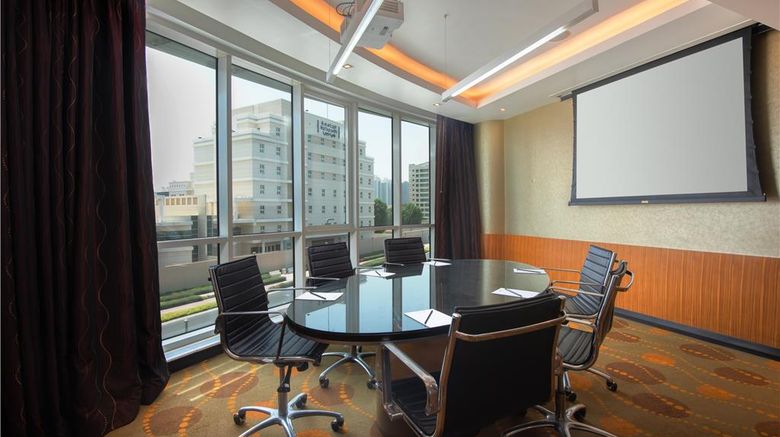 <b>Radisson Blu Hotel, Dubai Media City Meeting</b>. Images powered by <a href="https://iceportal.shijigroup.com/" title="IcePortal" target="_blank">IcePortal</a>.